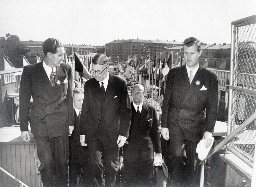 Bröderna Claeson med Gustaf VI_ 1947 _privat_jpeg